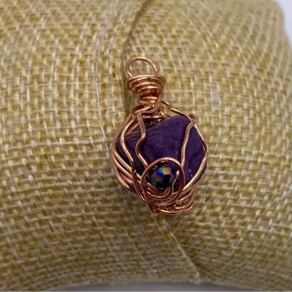 Brand new amethyst stone wired with gold plated wire handmade pendant - Picture 2 of 5